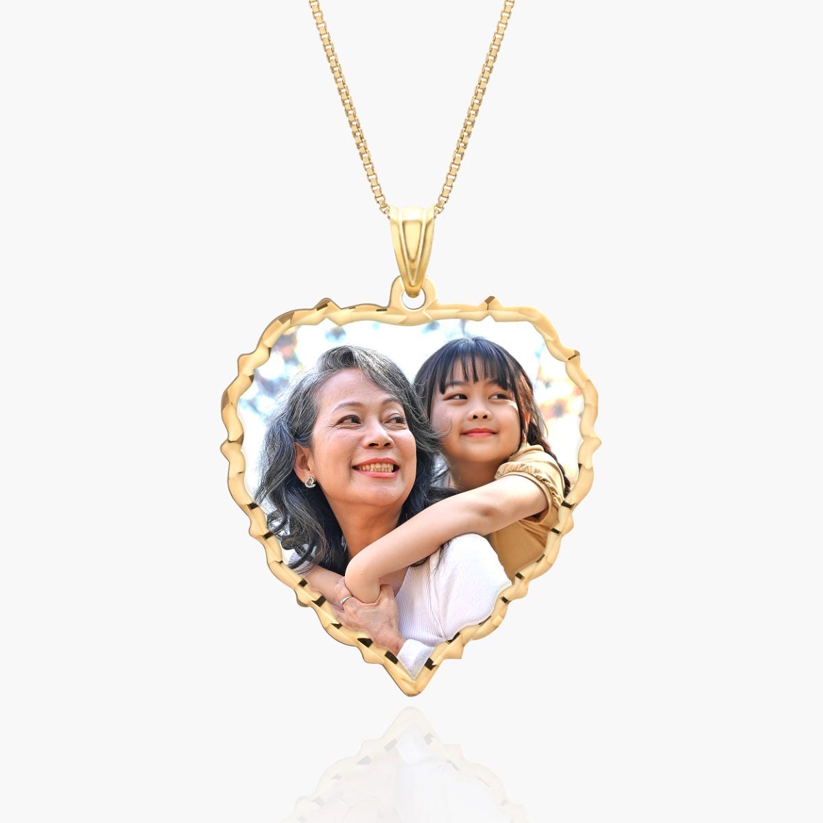 Small Scalloped Heart Photo Pendant