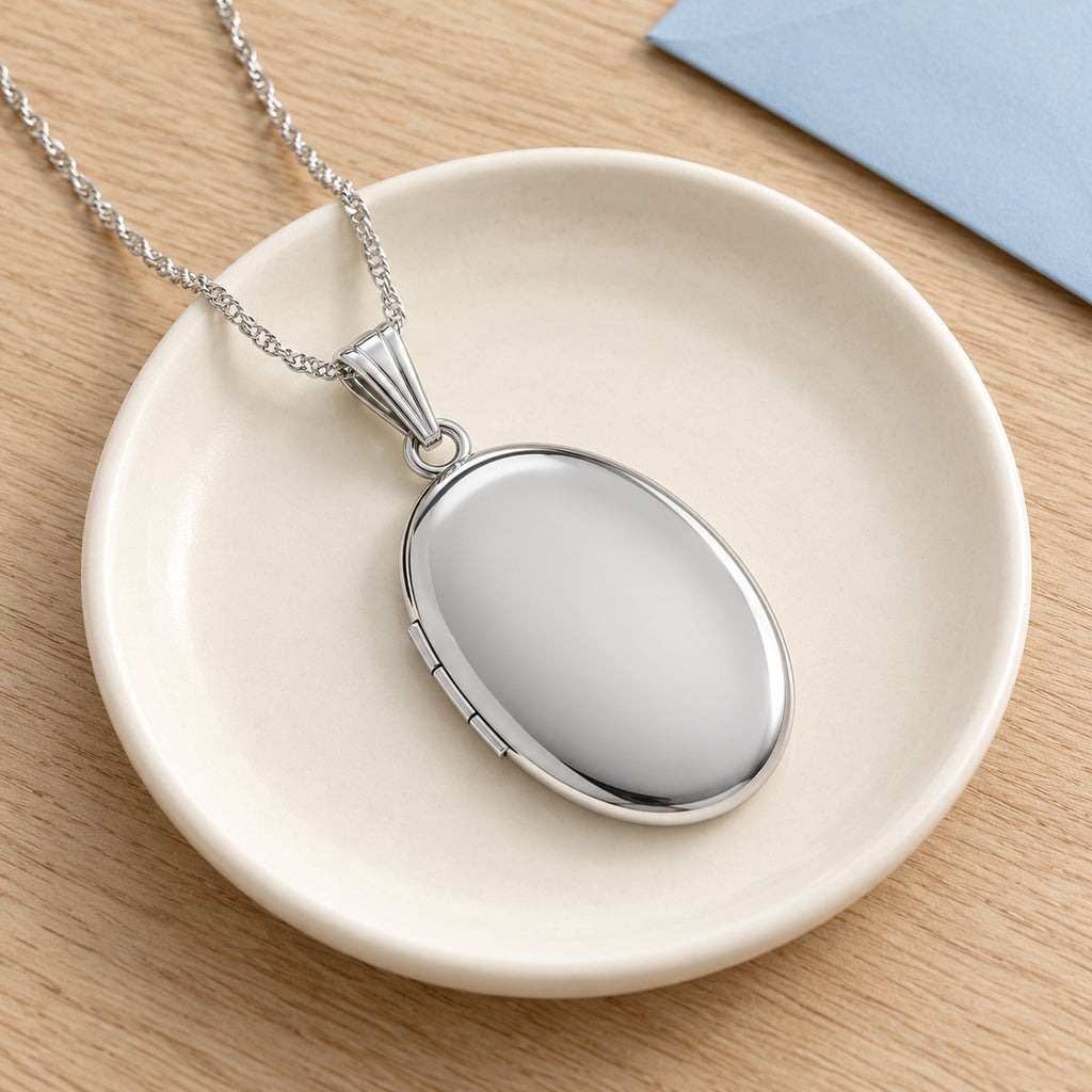 Plain Small Oval Photo Locket - lifestyle