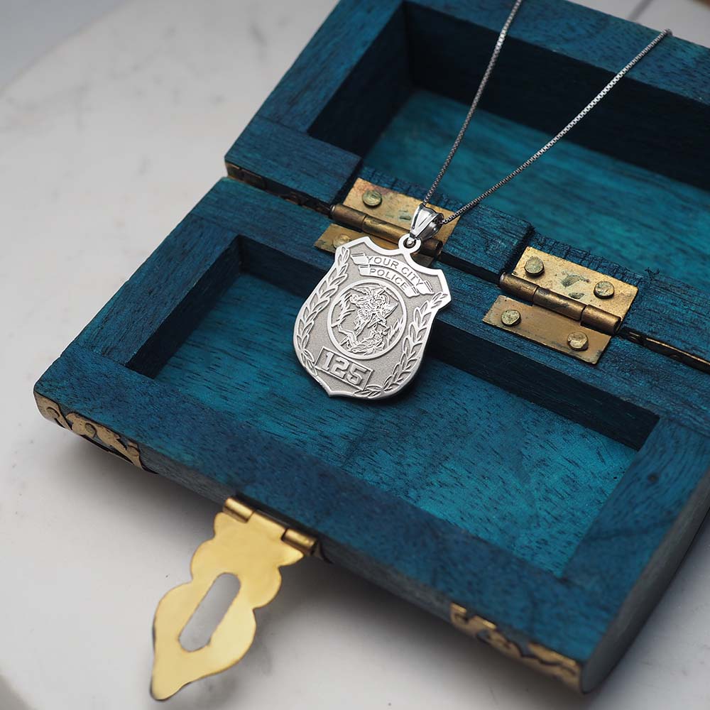 Saint Michael medallion necklace presented in a jewelry box (PG88675, secondary photo 8)