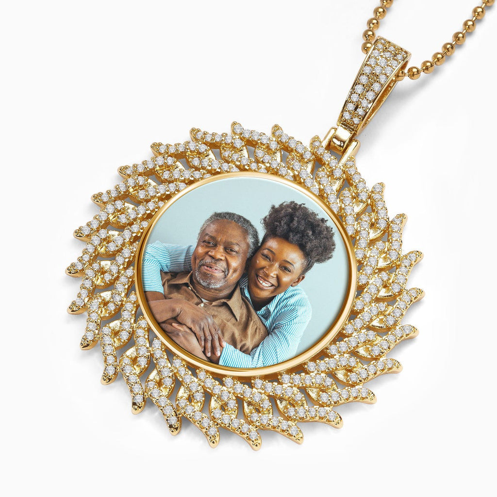 Crown of Thorns Photo Engraved Pendant