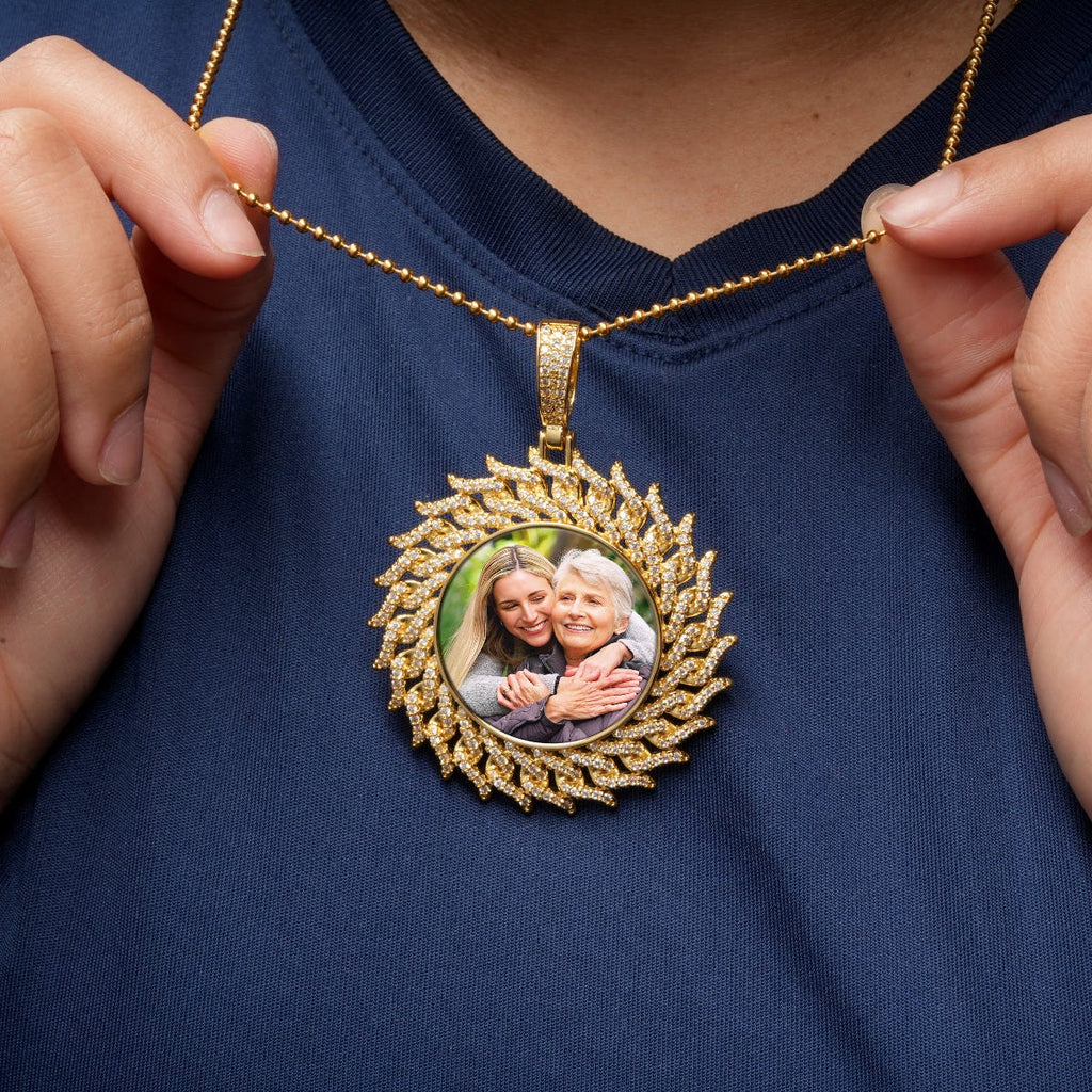 Crown of Thorns Photo Engraved Pendant