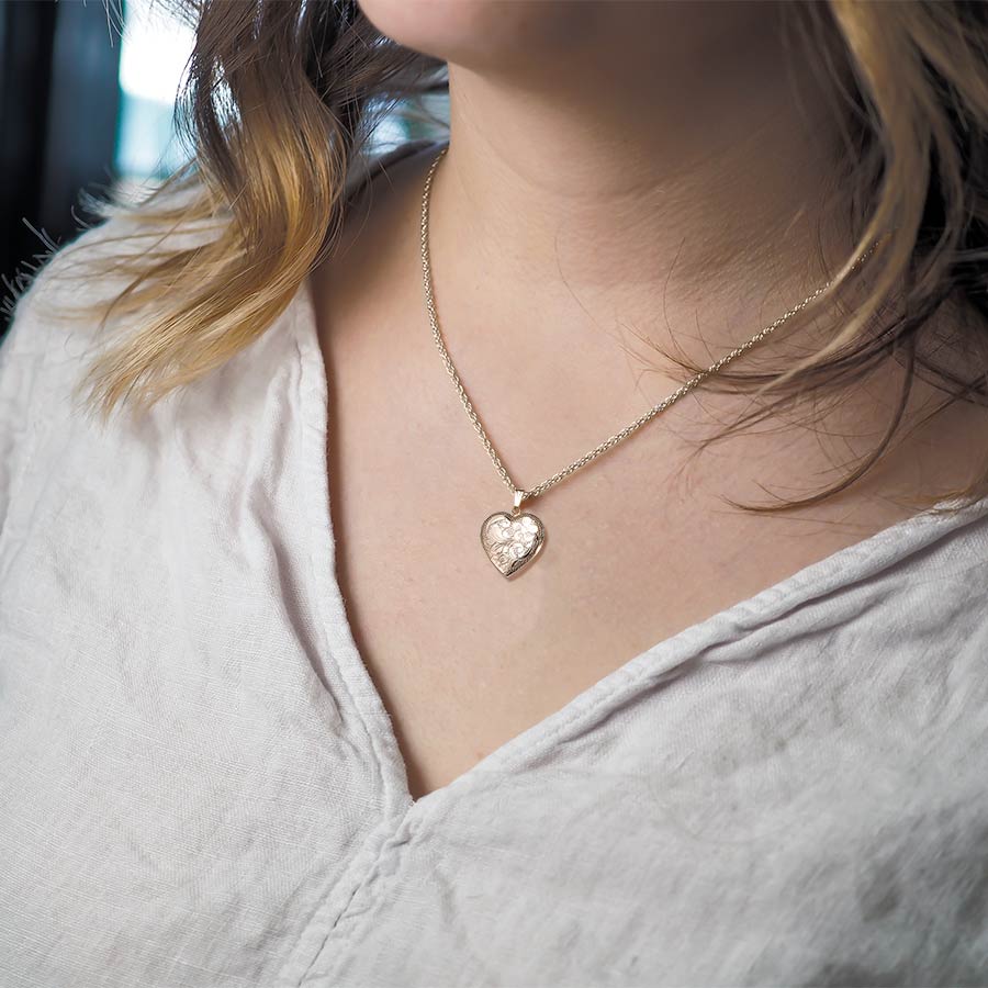 14K Gold Floral Heart Photo Locket