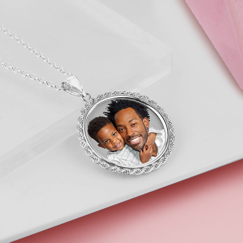 Round Rope Frame Photo Pendant