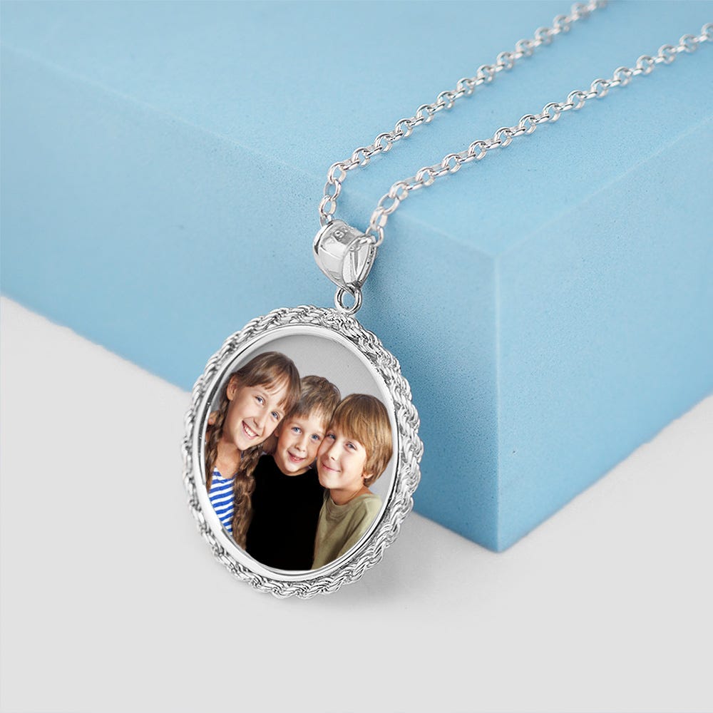 Round Rope Frame Photo Pendant