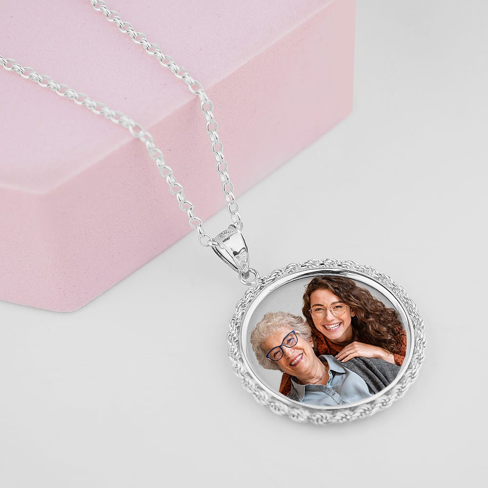 Round Rope Frame Photo Pendant
