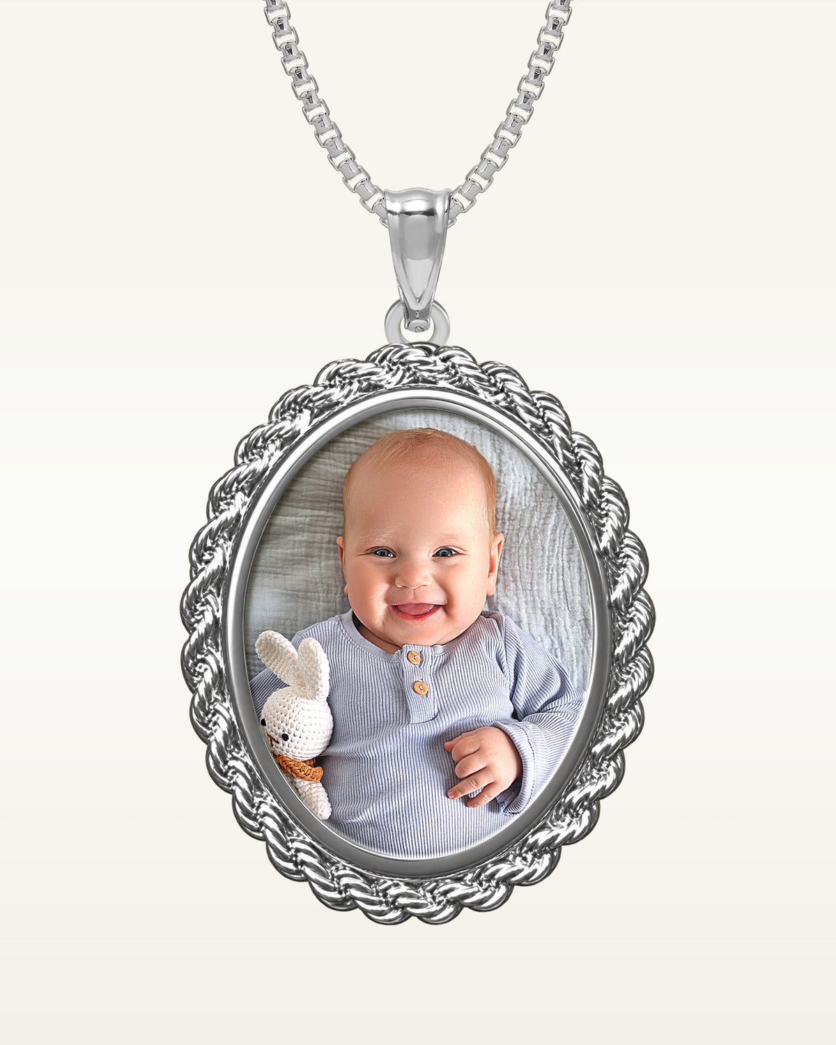 Oval Photo Pendant with Rope Frame