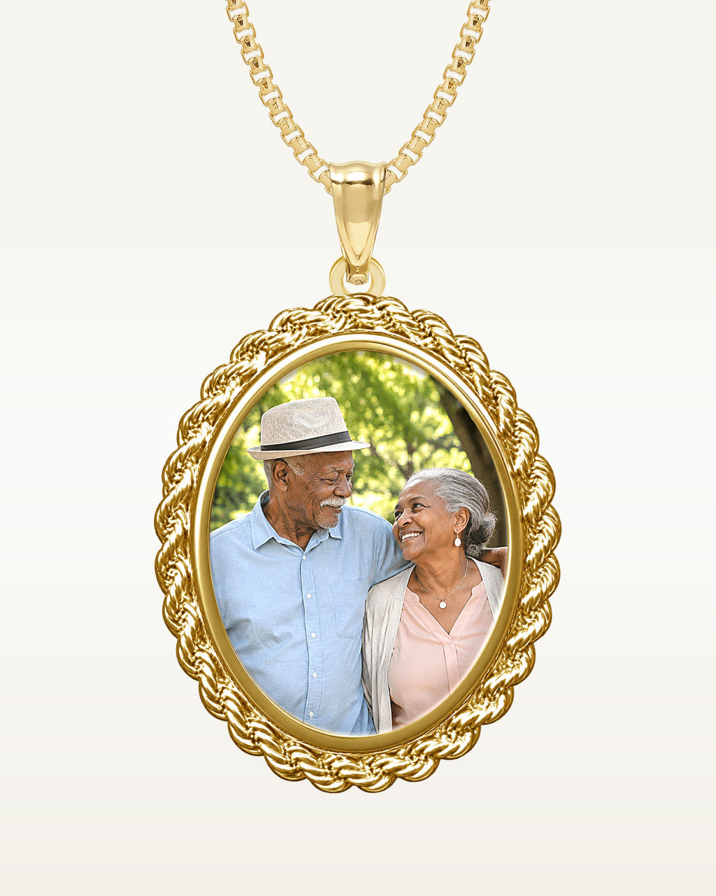 Oval Photo Pendant with Rope Frame — verified yellow metal product photograph